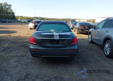 2018 Mercedes-Benz E 300 4Matic z USA, uszkodzony, nr VIN WDDZF4KB5JA384497